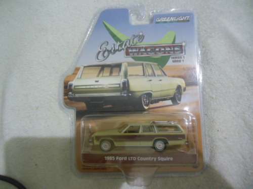 GREENLIGHT COLLECTIBLES ESTATE WAGONS SERIES 1 - 1985 FORD LTD COUNTRY SQUIRE (with towhook)