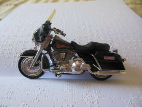 MAISTO 1/18 SCALE MOTORCYCLE