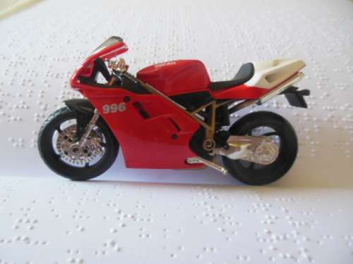 MAISTO 1/18 SCALE MOTORCYCLE