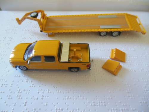 GREENLIGHT CHEVY BAKKIE WITH GOOSENECK TRAILER