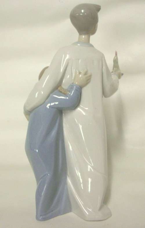 Lladro - #4874 - Genuine Lladro, 2 children in nightshirts with candle - 21cm tall - damage free!
