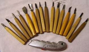 16 Woodcarving Tools and Carpet Knife (Boxed) - WOW!