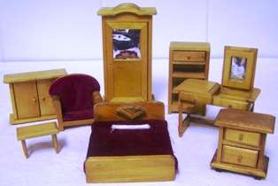 Dolls House Handmade Wooden Furniture (8 pieces)- Lovely! R1 N/R