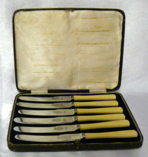 6 Vintage "John Turton" Knives in Original Box - Just Lovely! Madness R1 N/R!!!