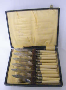 Vintage Fish Service (EPNS) with ornately engraved blades, Boxed