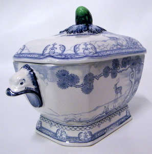 Royal Doulton (Kang He) Reg no. 674651 - Gravy Tureen - Lovely and Collectible!