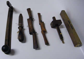 Collection Vintage Tools including Spokeshaves, Carpenter's Gauges, Bastard File, Level etc