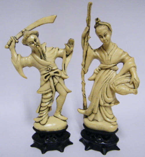 2 Oriental Figures (24cm tall) - R1 N/R!!!