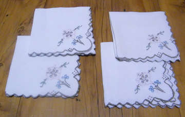 Vintage - 4 Dainty Cotton Embroidered Napkins - Lovely in Use!