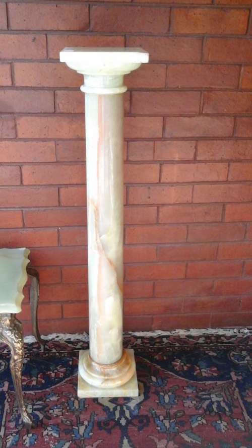 IMPOSING MARBLE PILLAR 1040mm HIGH