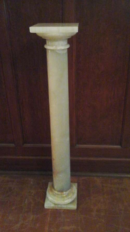 IMPOSING MARBLE PILLAR 1040mm HIGH