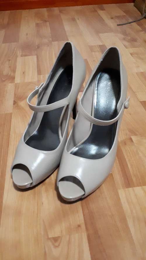 Size 8 Nine West Heels