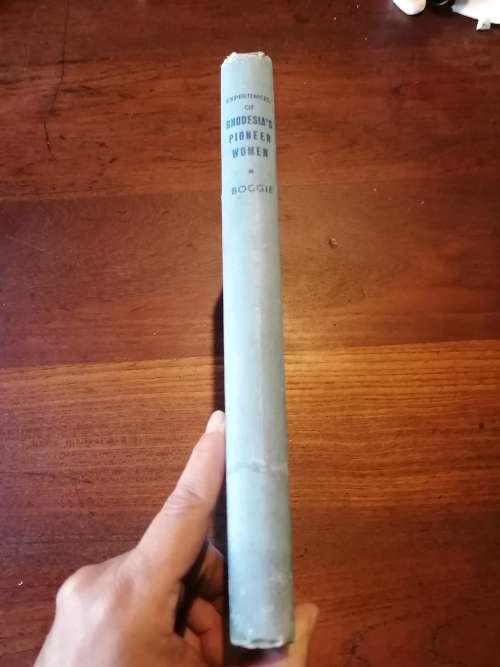 EXPERIENCES OF RHODESIA`S PIONEER WOMEN - Jeannie M Boggie *signed