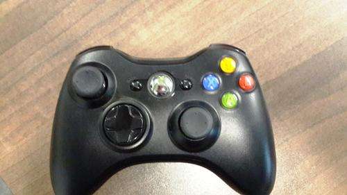 Original Xbox 360 Wireless controllers *needs charger cable to use*