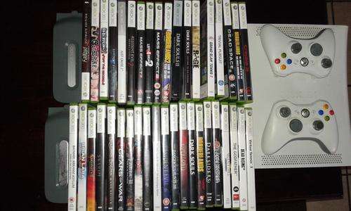 XBOX 360, 250G HD,2 REMOTES AND 39 GAMES