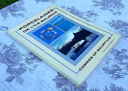 Cowries of Mauritius by Boizot, Desjardins and Chakowa