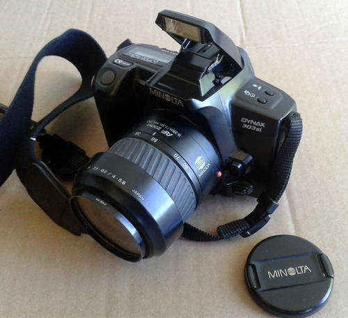 MINOLTA DYNAX 303si SLR Film Camer + 35-80mm MINOLTAE LENSE AND CAP