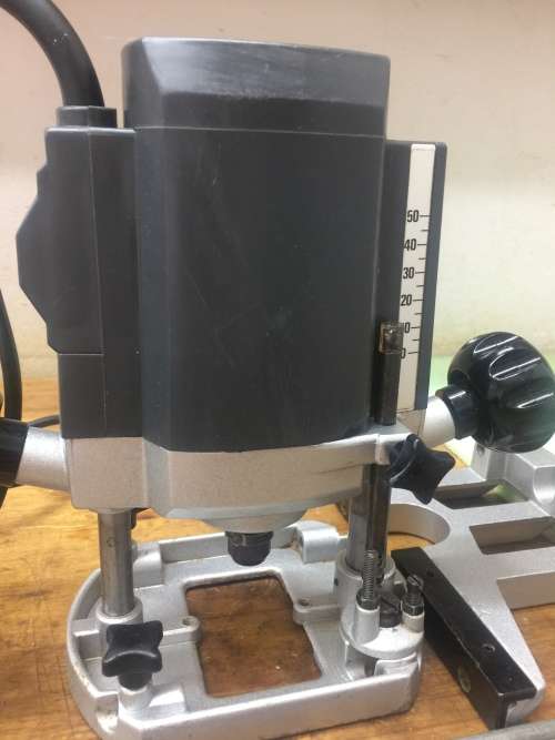 Elu 1/4 shank router in good condition