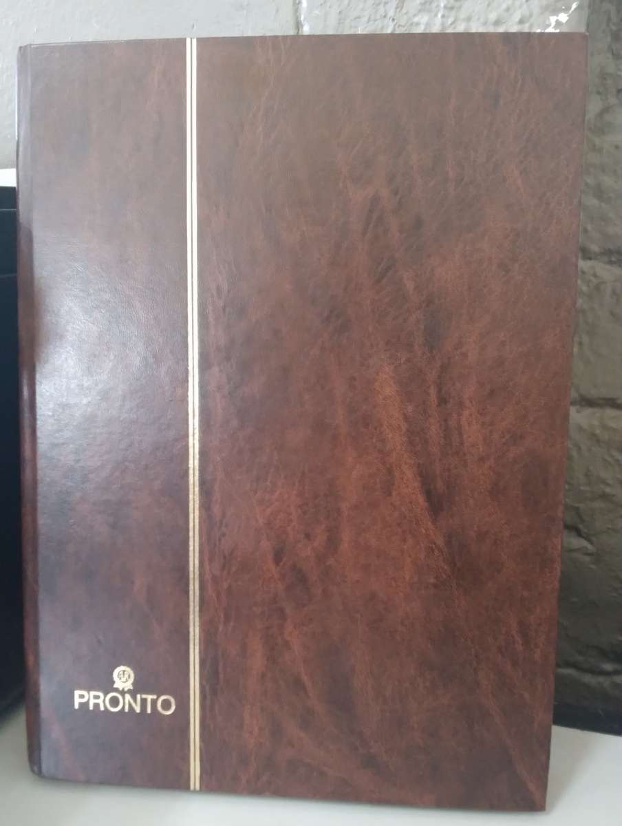 Pronto - Empty White  16 d/s pages (32 Sides) pages Album - In good condition. 31 x 23cm