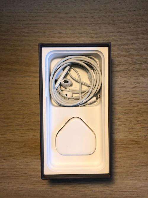 Apple IPHONE 8 (UNLOCKED)