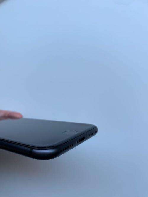 Apple IPHONE 8 (UNLOCKED)