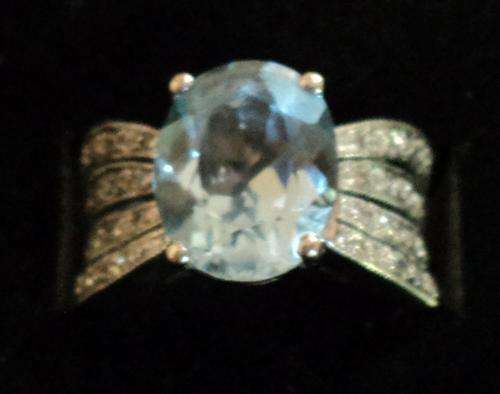 Unique Topaz Stunner!