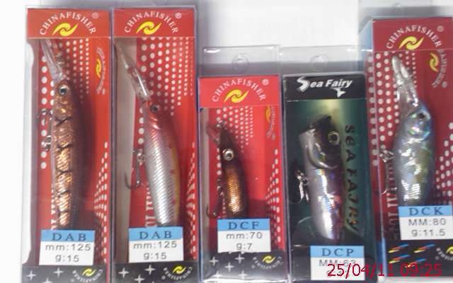 5 DIFFERENT BASS FISHING LURES