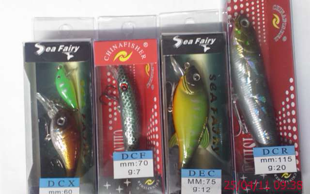 5 DIFFERENT BASS FISHING LURES