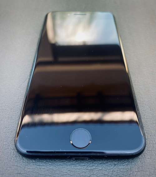 iPhone 7 ~ 32GB Plus Free Arm Band