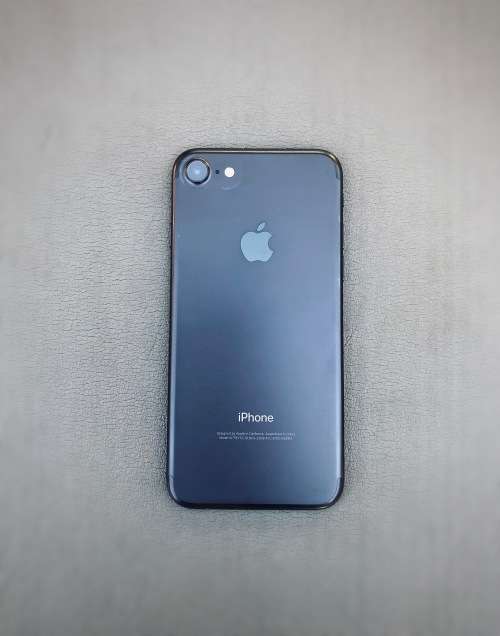 iPhone 7 ~ 32GB Plus Free Arm Band