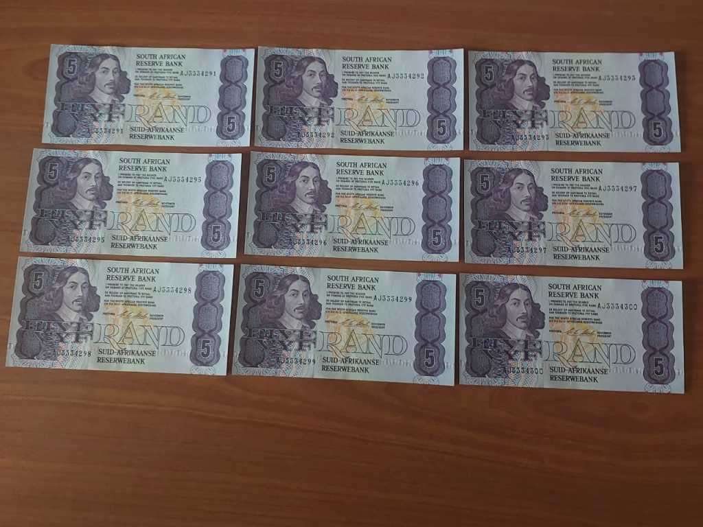9 x CL Stals R5 notes