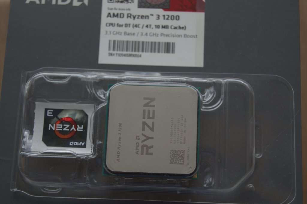 AMD RYZEN 3 1200 Processor with Wraith cooler