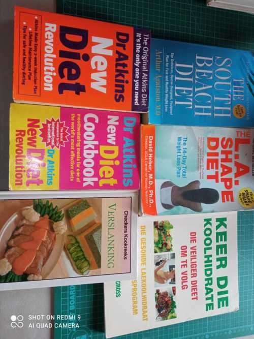 COLLECTION OF DIET BOOKS