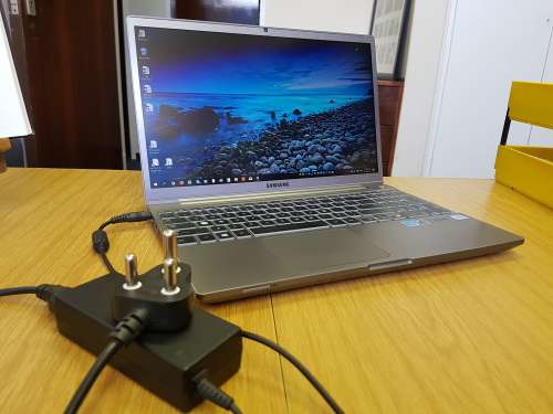 SAMSUNG 7 Chronos 15.6 Ultrabook / Windows 10 / Microsoft Office 365