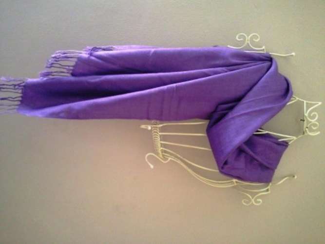 BRAND NEW 70% Pashmina 30% Silk PURPLE SCARF / WRAP - Beautiful!!