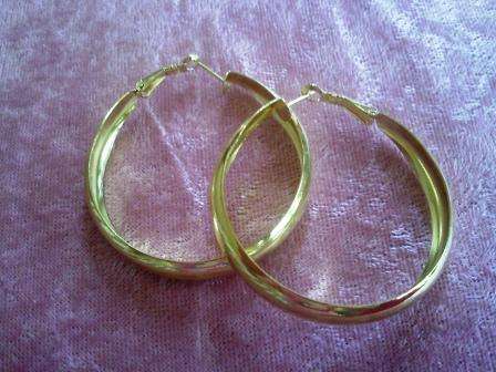 100% BRAND NEW Gorgeous Gold Hoop Earrings (EXCELLENT QUALITY) (Hypo-allergenic for sensitive skin)