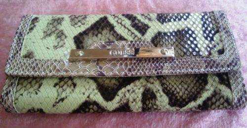 100% BRAND NEW Gorgeous GUESS PURSE with Box - AN ABSOLUTE MUST HAVE!