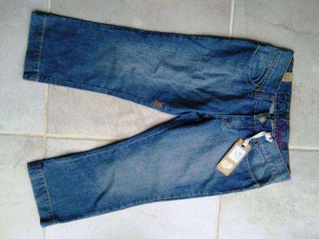 100% BRAND NEW Gorgeous Ladies Fox Three Quarter Jeans - Retails for R399! BAARRRGAIN! (Size 32)