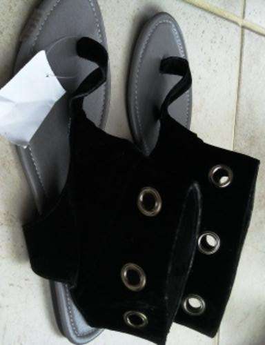 100% BRAND NEW KELSO Gorgeous Black Cuff Sandals from EDGARS - RETAILS FOR R150!
