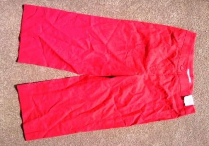 STUNNING 100% BRAND NEW WOOLWORTHS CLASSIC COLLECTION RED THREE QUARTER PANTS (8) - RETAILS R200!