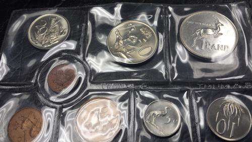 SEALED UNCIRCULATED FULL COIN SET - 1977 - COLLECTOR'S IDEAL.