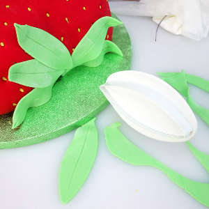 2PC FONDANT VEINED LILY CUTTER