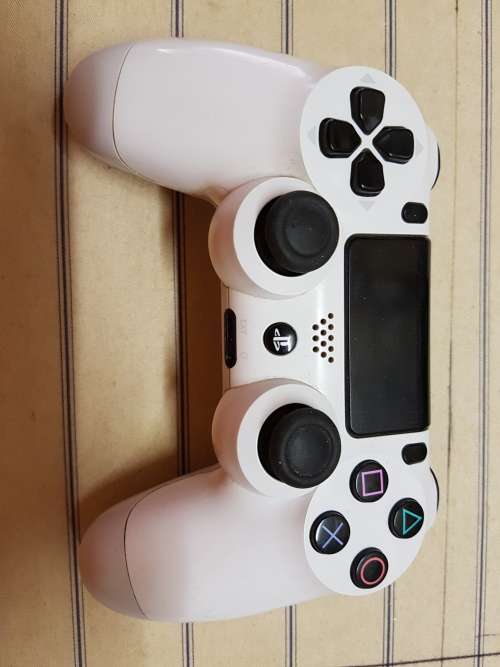 Playstation 4 Controller White (original) Good condition