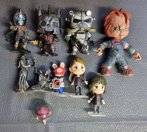 Figure Bundle includes some Funco and PVC - original Product (brand new sealed)