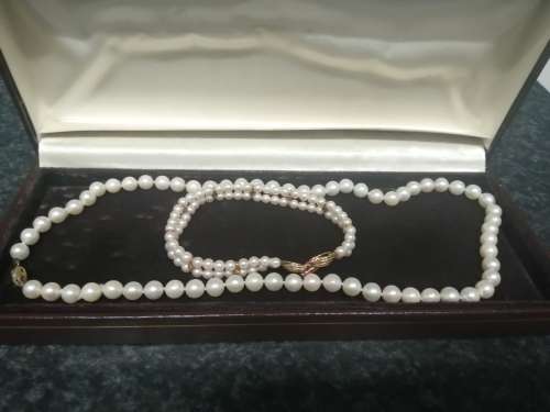 STUNNING Vintage 14K Yellow Gold and Pearl necklace and bracelet