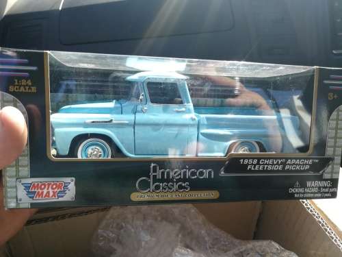 Big lot of diecast scale 1:24 cars