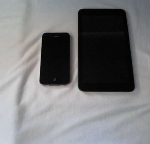 iPhone 4s + Free Vodafone Smart Tab 2 & 64GB SD Card