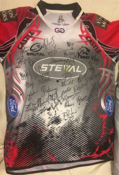 Pumas No. 14 signed jersey