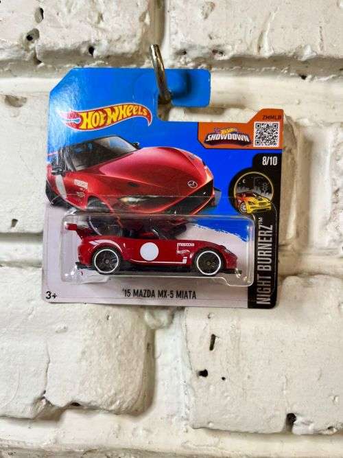 Hot Wheels 15 Mazda MX-5 Miata