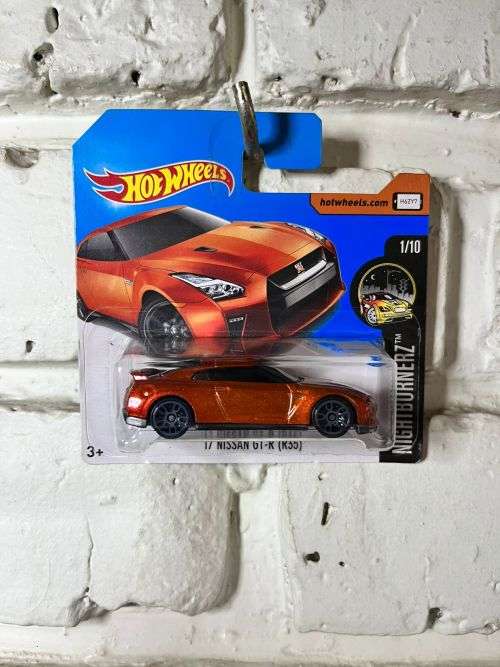 Hot Wheels 1/64 17 Nissan GT-R R35 Bronze